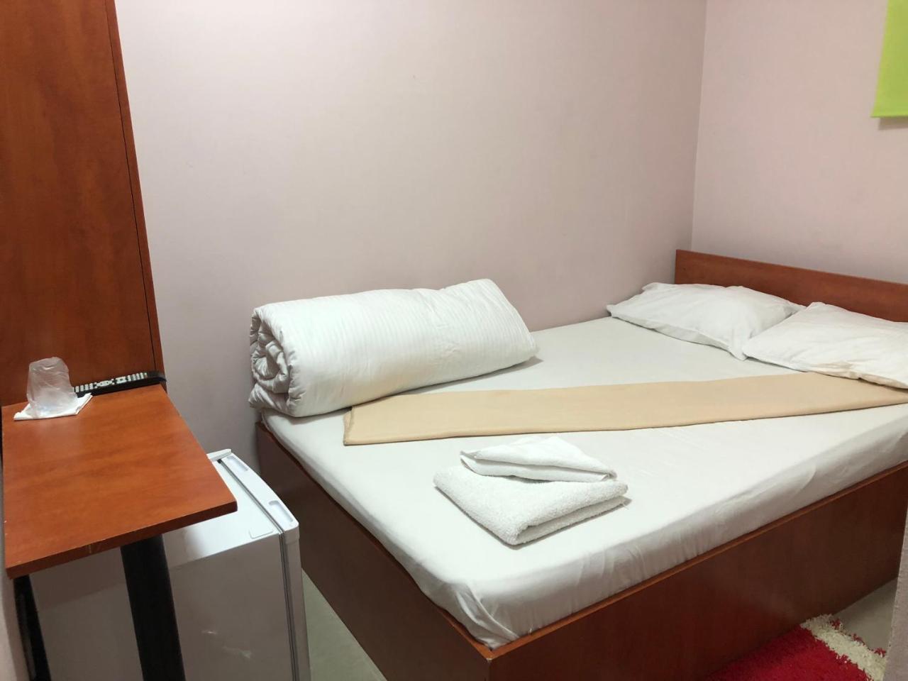 Hostel Tripoli Palace بوخارست المظهر الخارجي الصورة